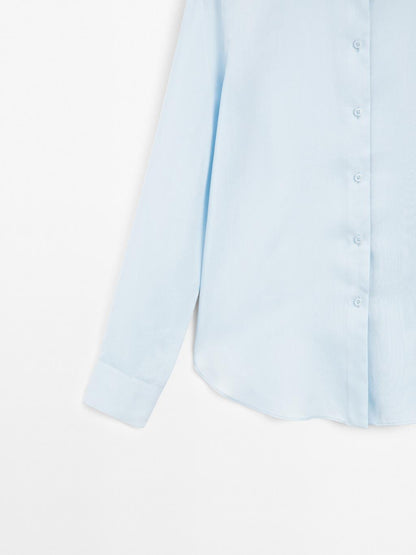 Flowing shirt with shirt collar