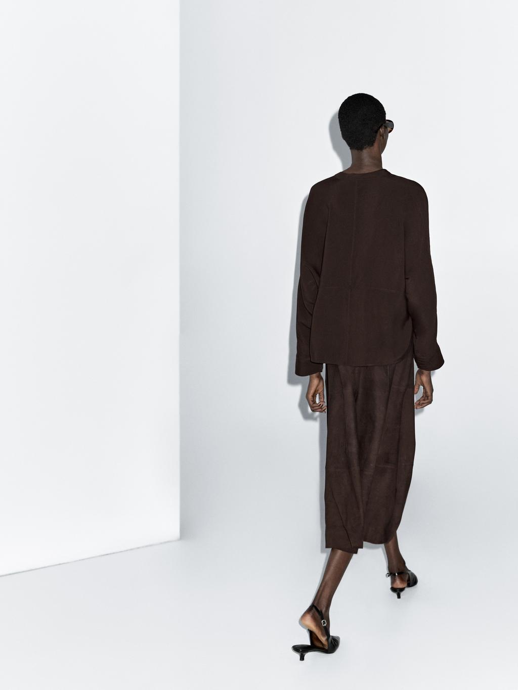 Stand collar shirt with front seam