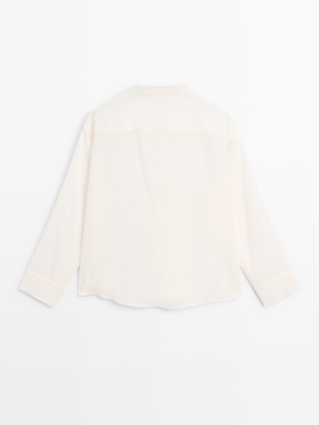 Round-neck shirt with button details