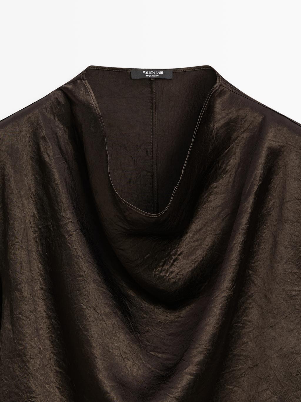 Flowing blouse with draped collar