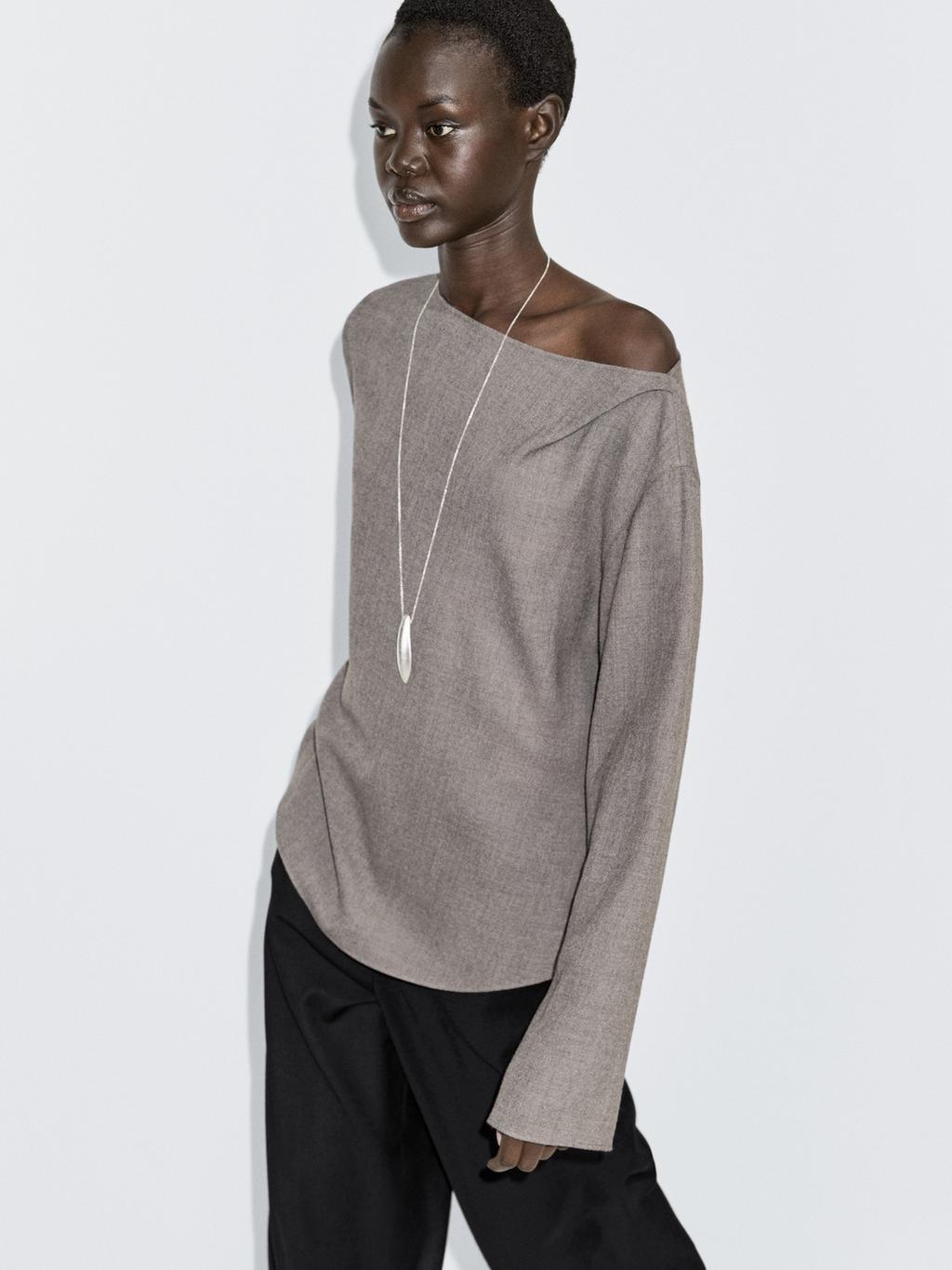 Felt texture boat neck blouse