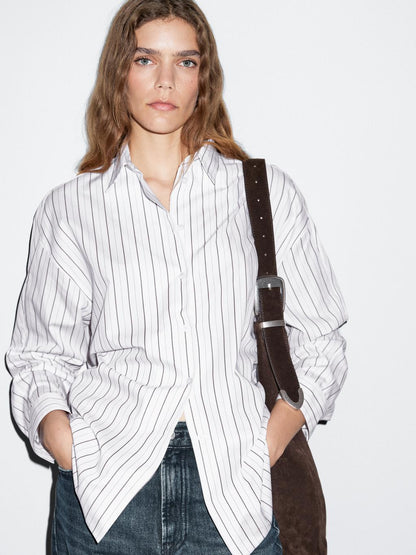 Loose-fitting striped shirt