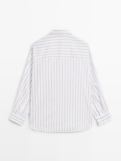 Loose-fitting striped shirt