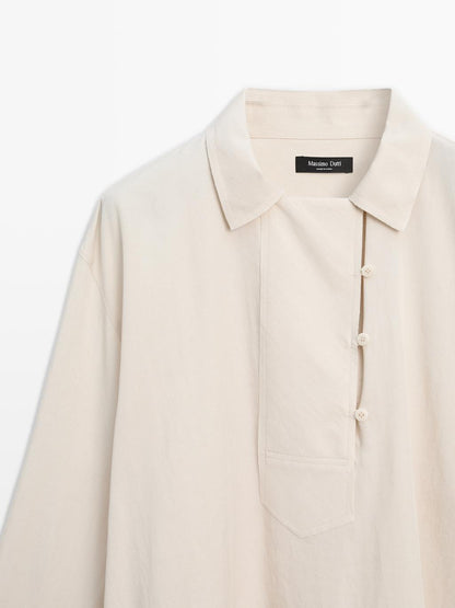 Flowing blouse with button detail