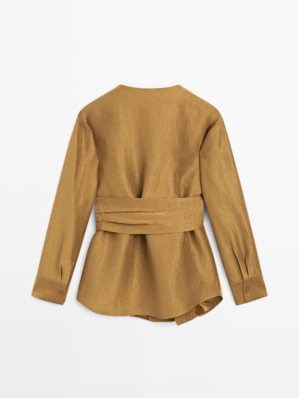 Flowing shirt with waist detail