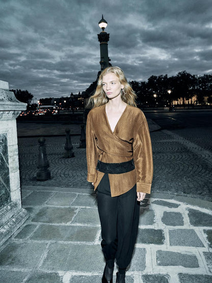 Flowing shirt with waist detail