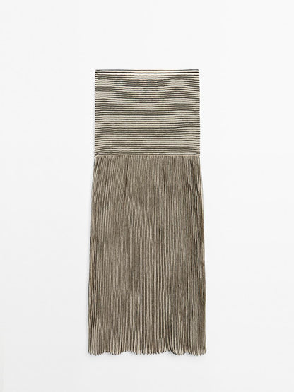 Long pleated skirt with flecked detail
