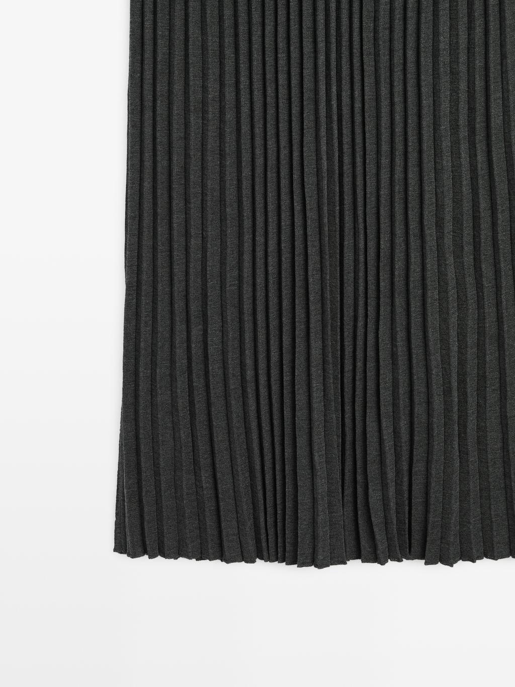 Pleated knit midi skirt