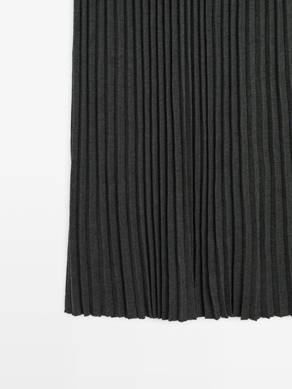 Pleated knit midi skirt