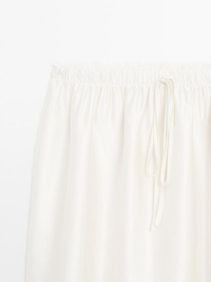 Contrast lace-trimmed skirt