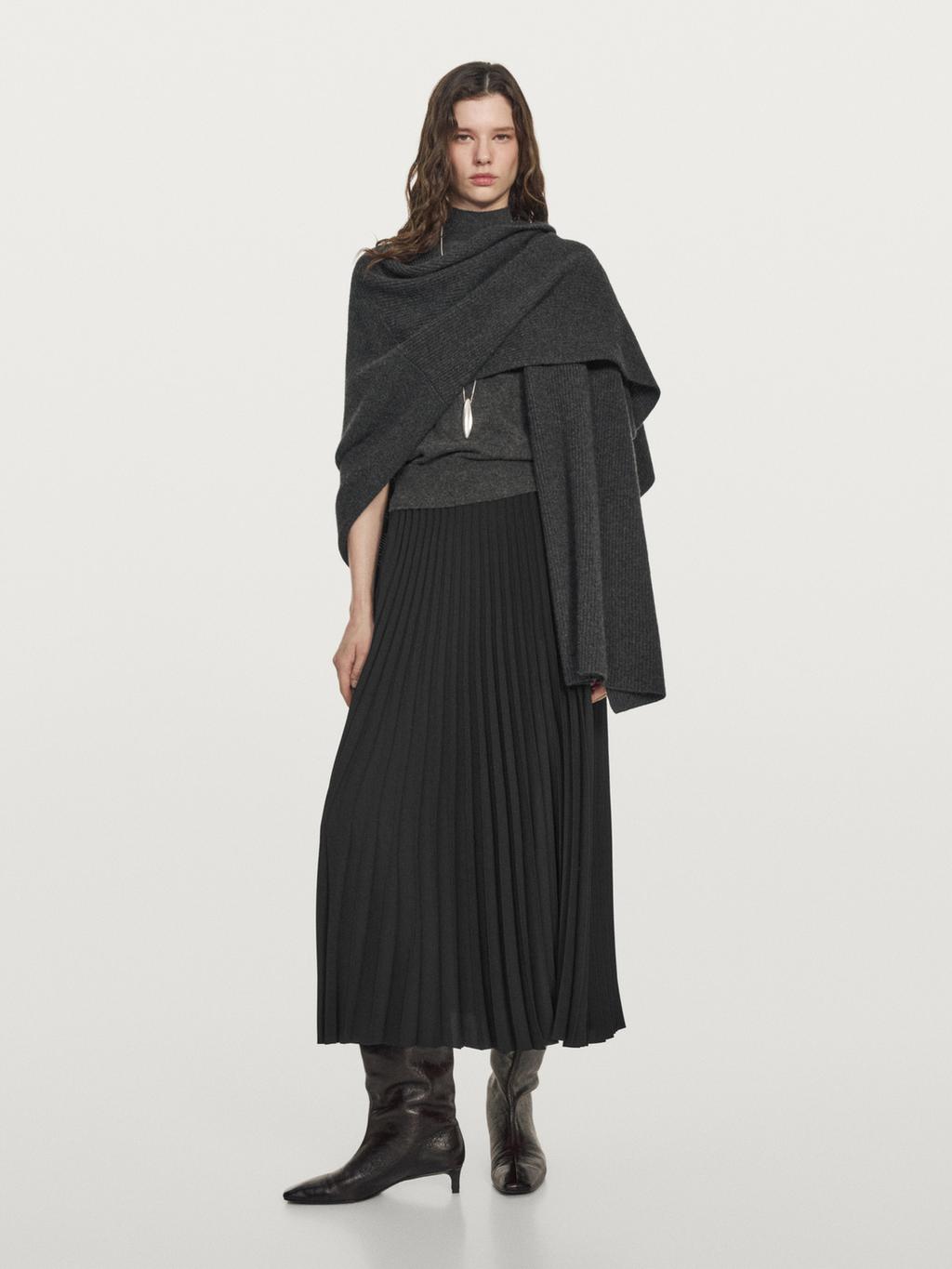 Long pleated skirt