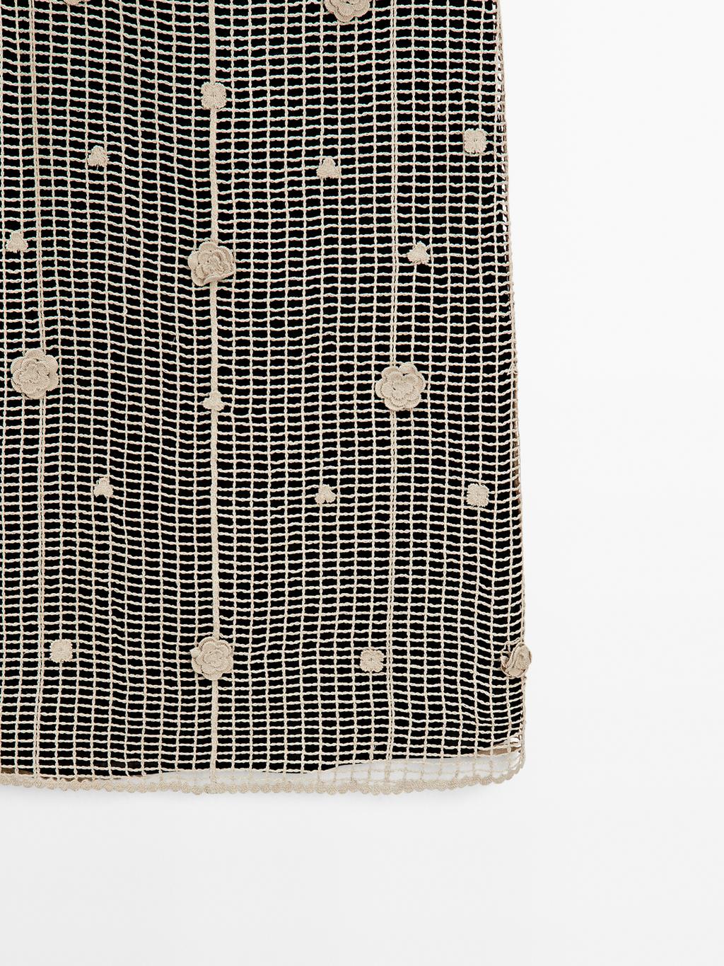 Midi skirt with floral embroidery