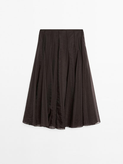 Long voluminous skirt with godet detail