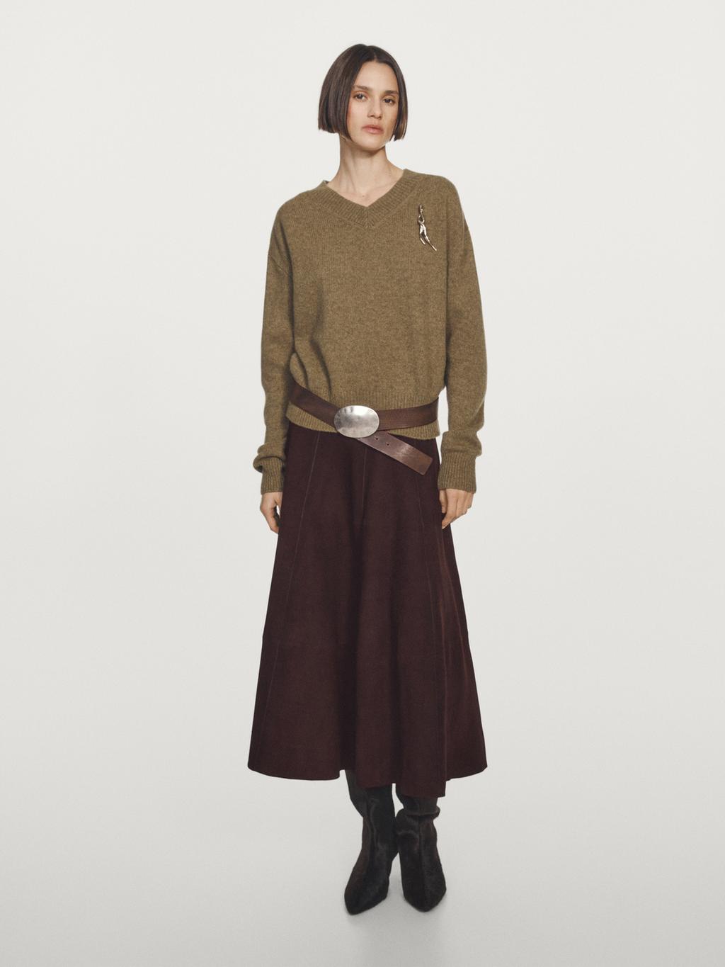 100% wool V-neck knit sweater