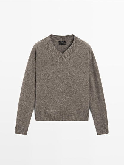 100% wool V-neck knit sweater