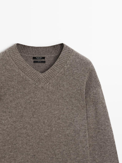 100% wool V-neck knit sweater