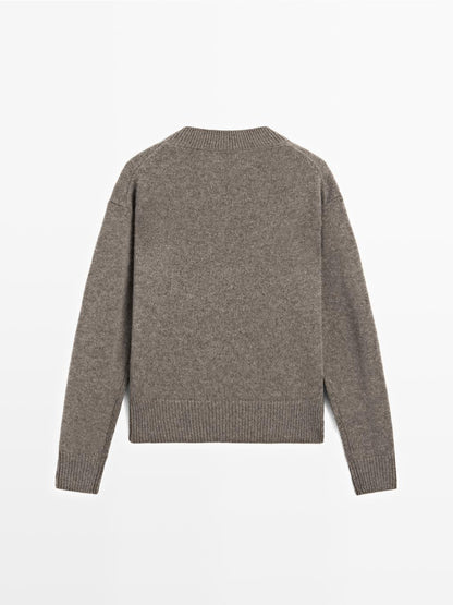 100% wool V-neck knit sweater