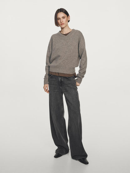 100% wool V-neck knit sweater