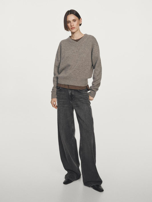 100% wool V-neck knit sweater