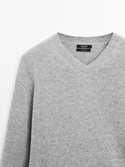 100% cashmere oversize V-neck sweater