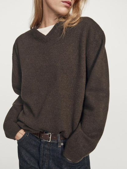 Oversize V-neck knit sweater