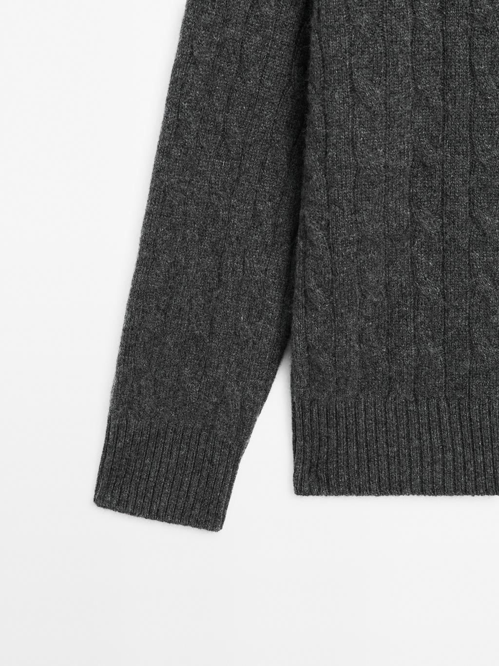 100% cashmere high neck sweater with zip
