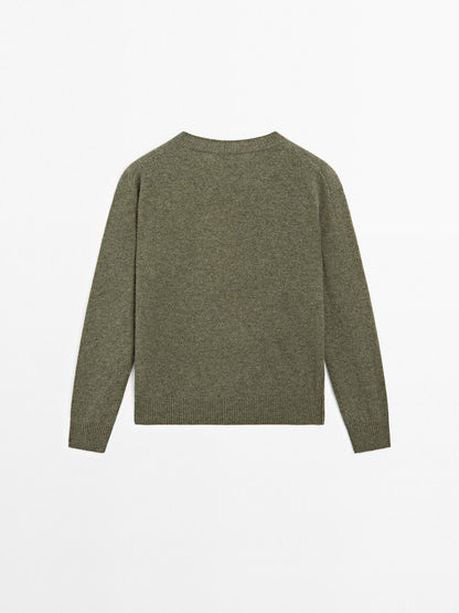 100% cashmere crew neck sweater