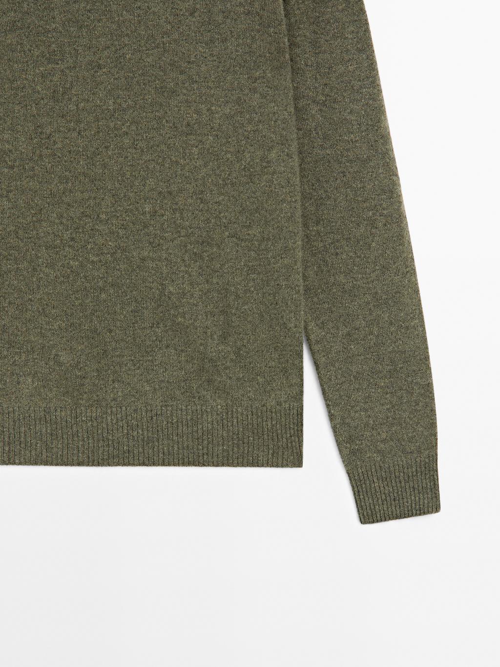 100% cashmere crew neck sweater