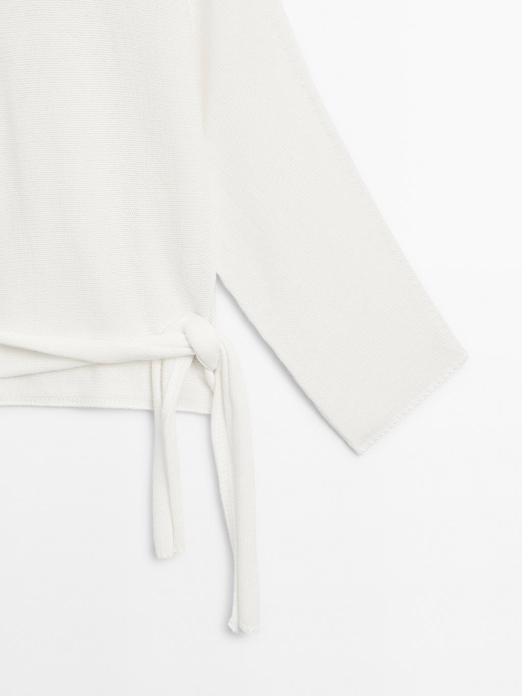 Knit sweater with bow detail