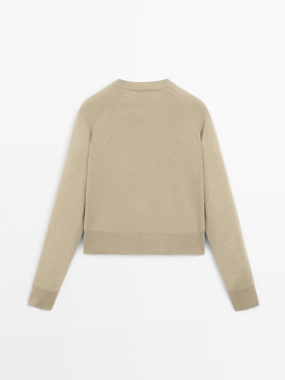 Knit cardigan with raglan sleeves