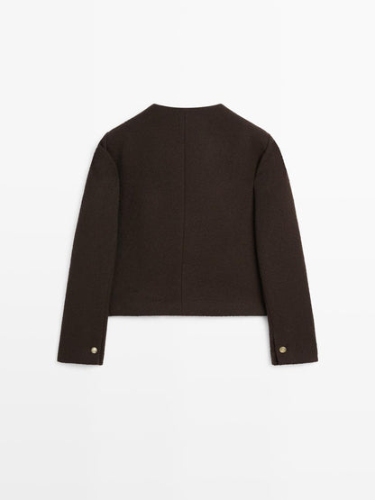 Cropped jacket with buttons