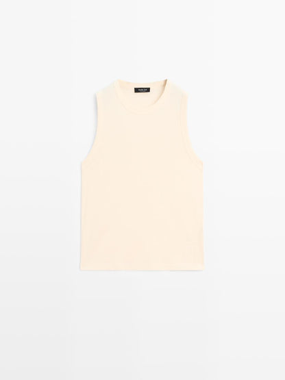 100% cotton strappy T-shirt with a round neckline