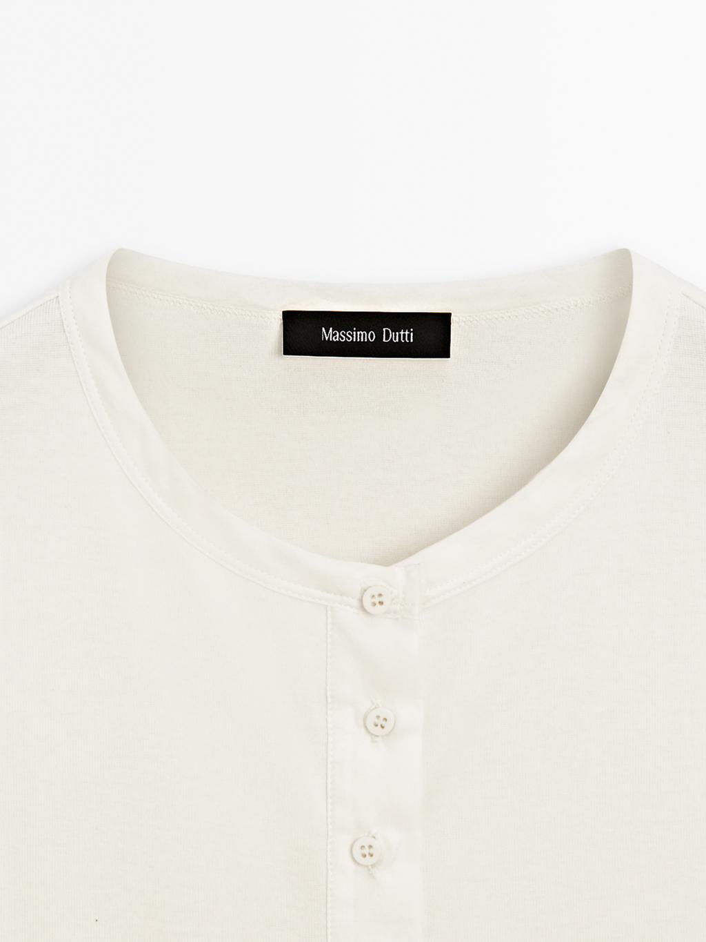 Top with contrast trim detail