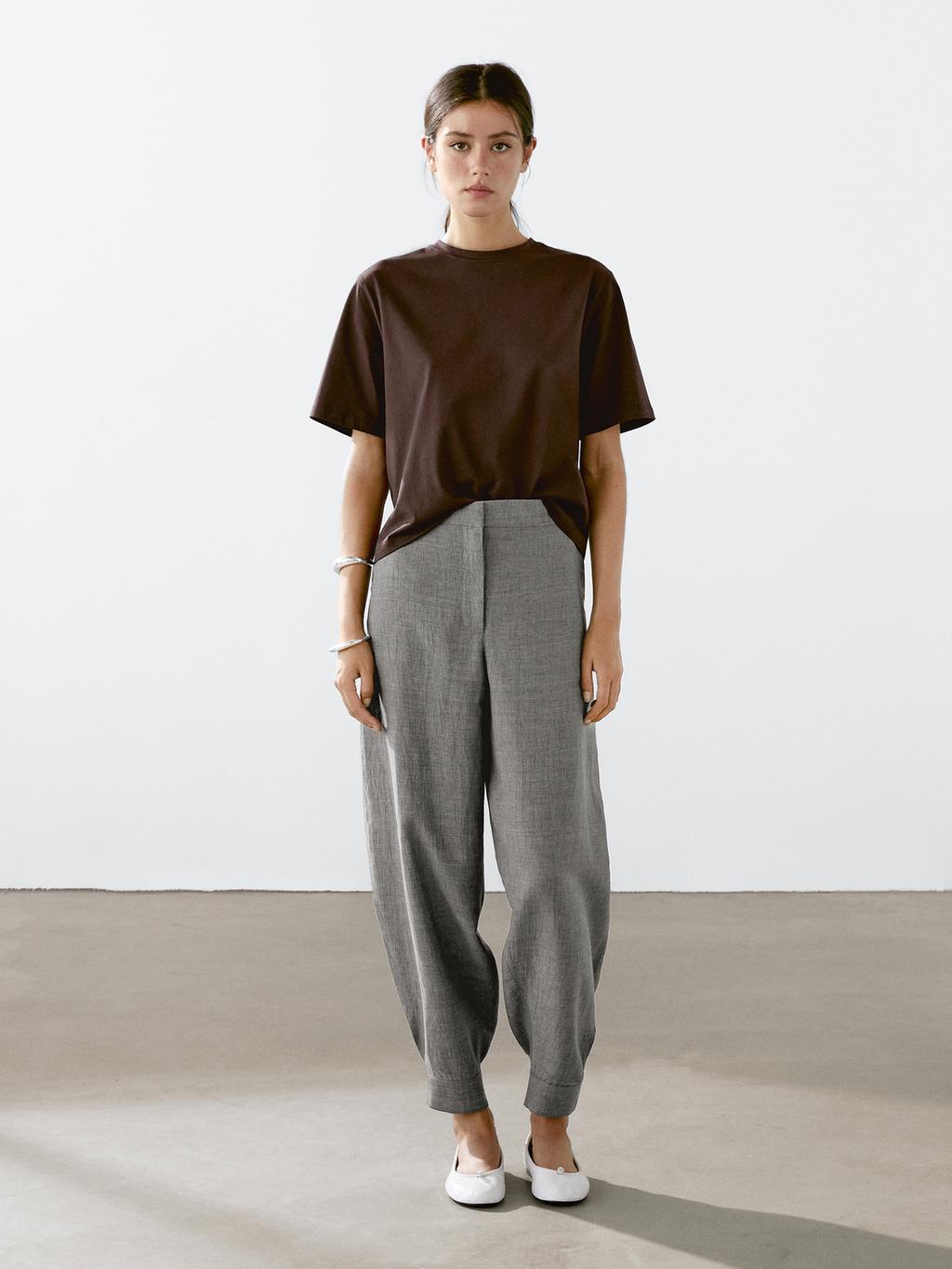 Short sleeve T-shirt with topstitching detail