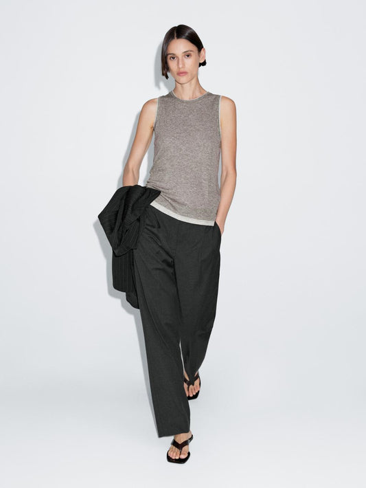 Sleeveless T-shirt with double trim