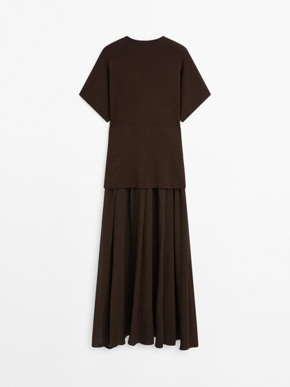 Knit dress with contrast gathered detail