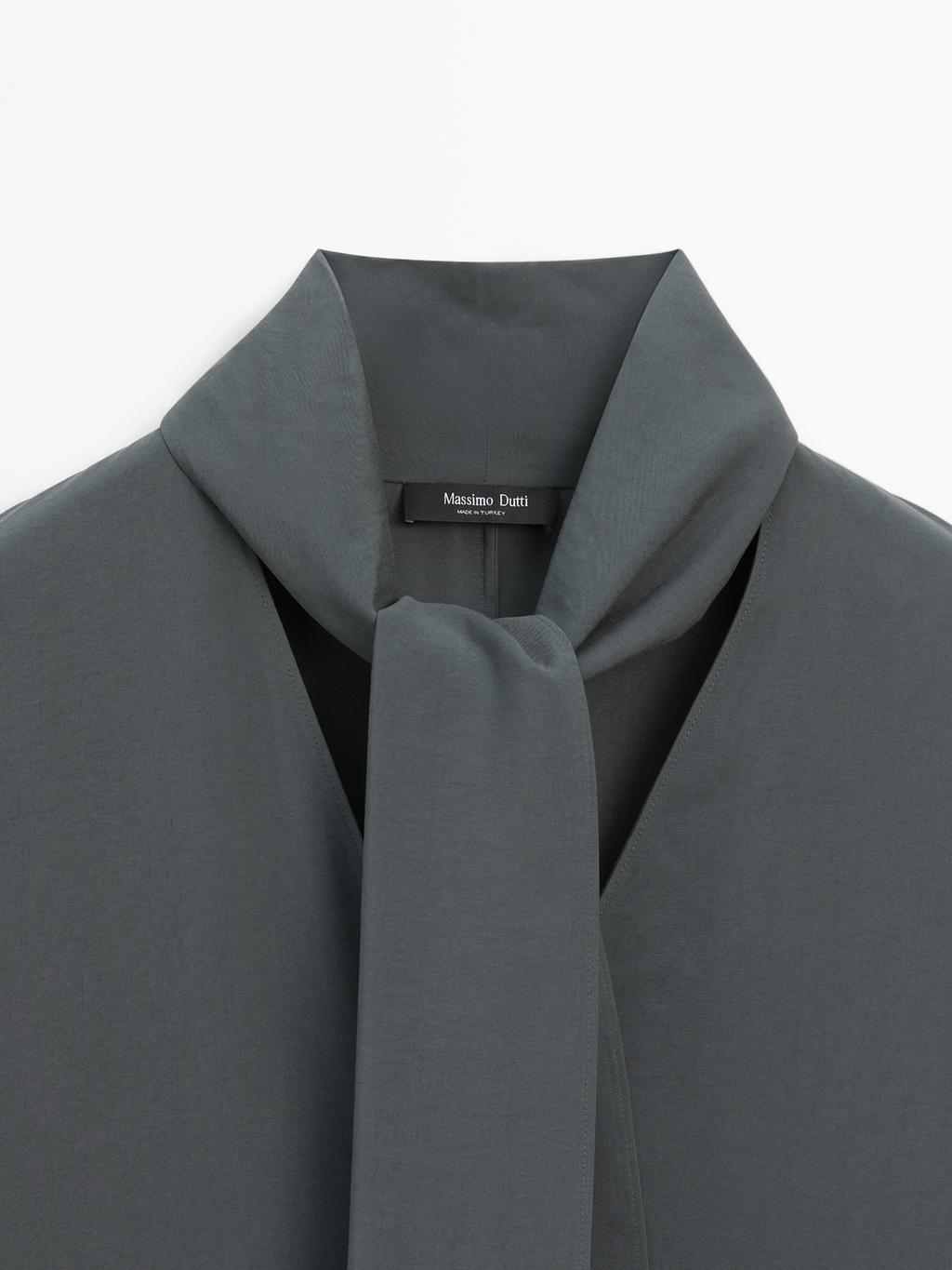 V-neckline midi dress with tie detail