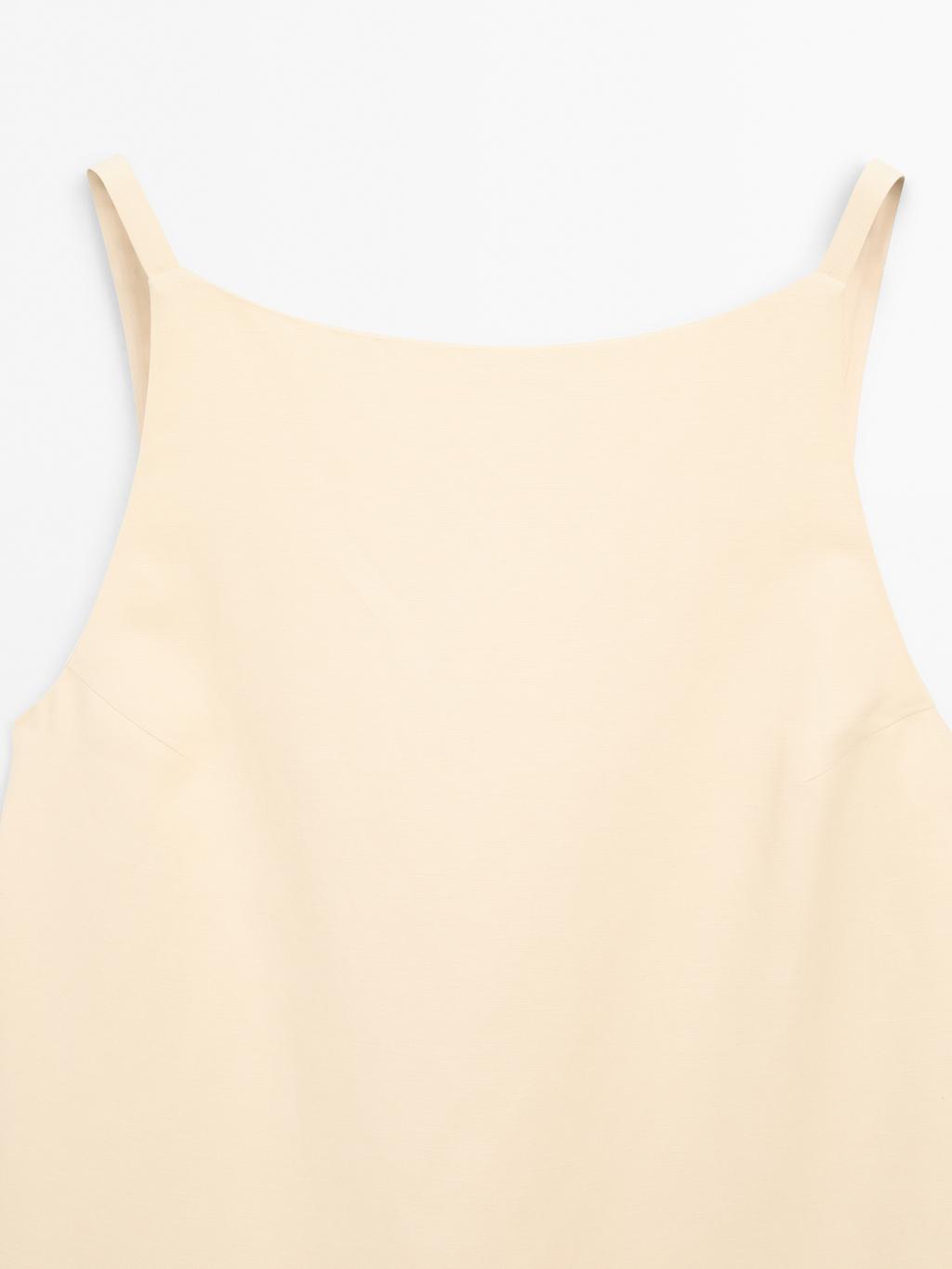 Short dress with back detail