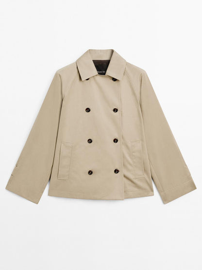 Short trench coat with button detail on the collar