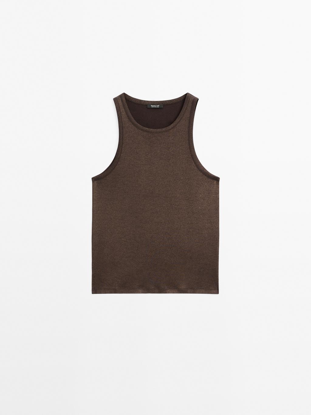 Round neck top with shimmery detail