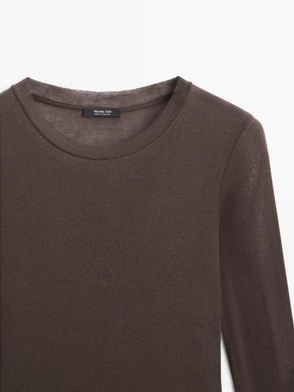 100% cotton semi-sheer T-shirt with collar detail