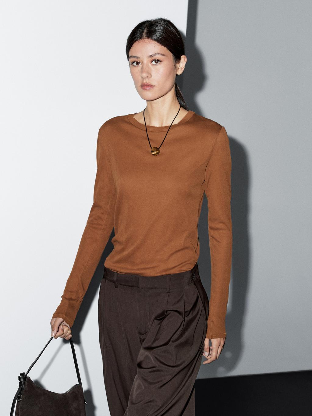 100% cotton semi-sheer T-shirt with collar detail