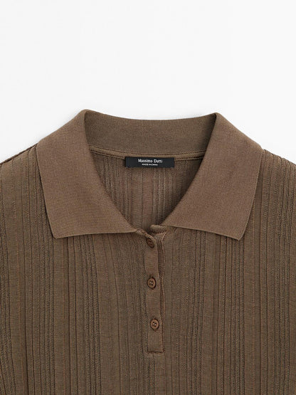 100% cotton polo shirt with ribbed detail