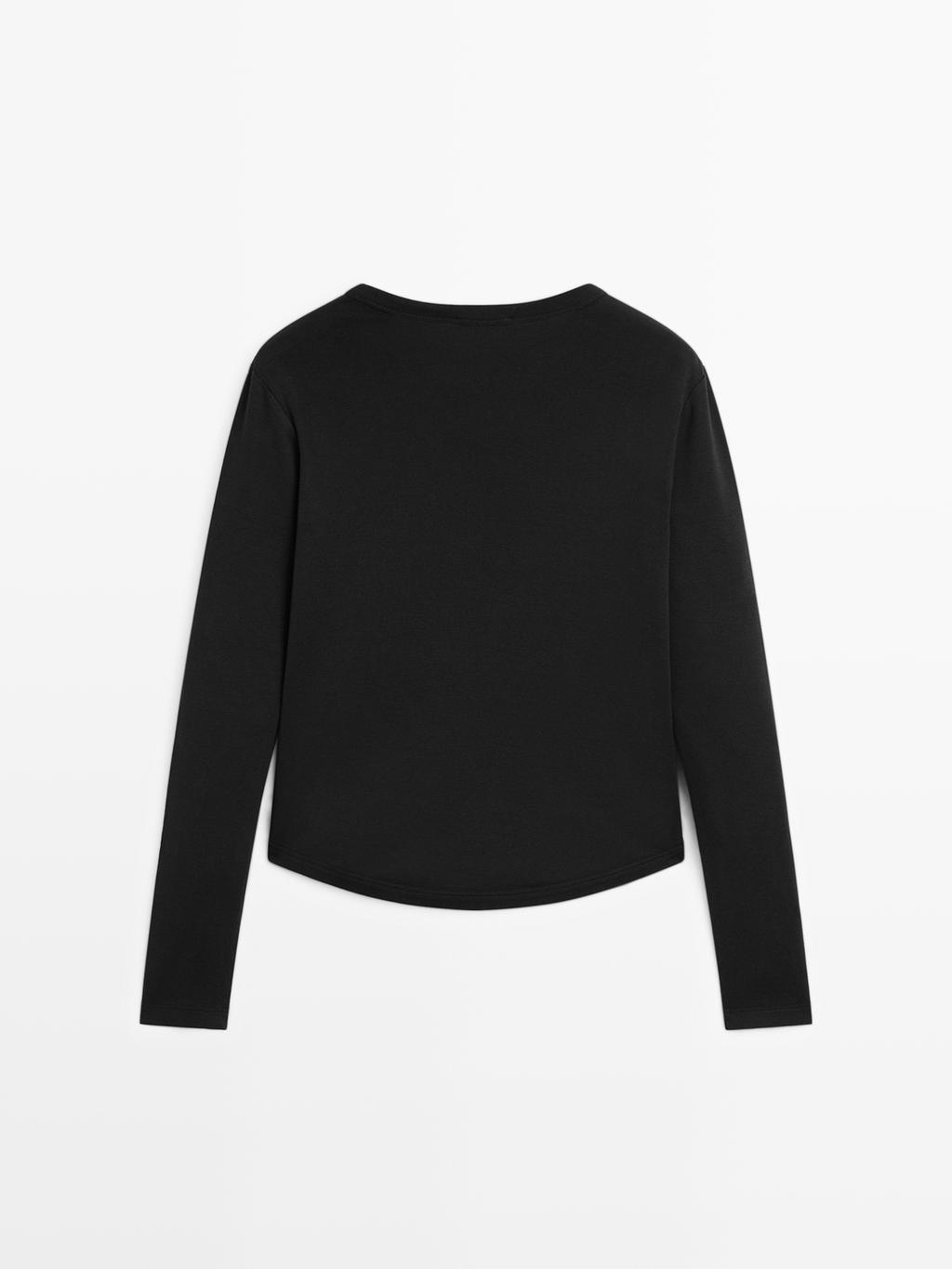 Long sleeve T-shirt with rounded hem