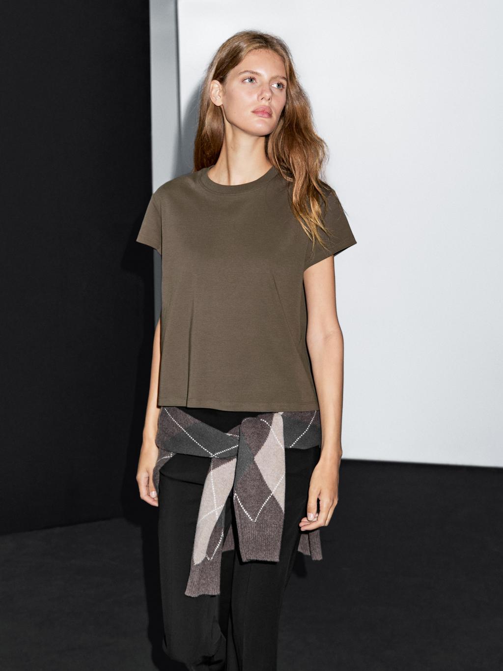 Cropped T-shirt with contrast ribbed trims