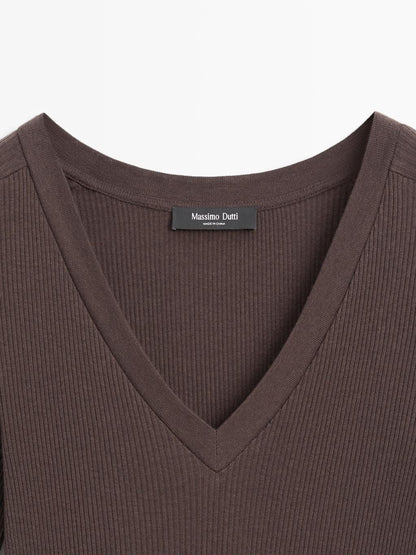 Ribbed V-neck T-shirt with long sleeves