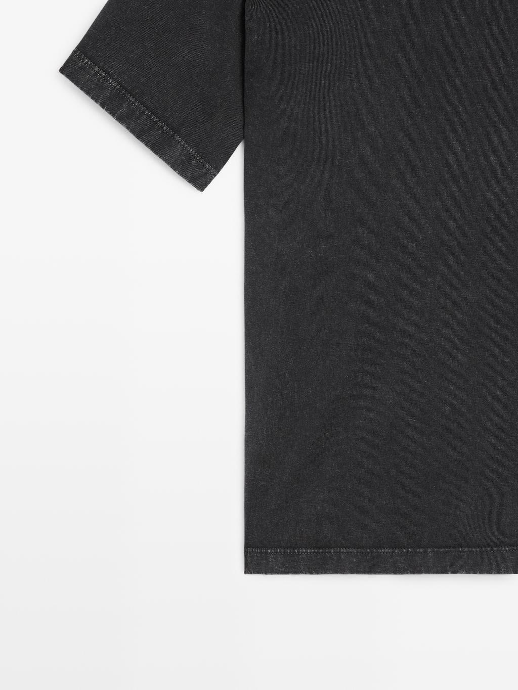 Distressed oversize T-shirt