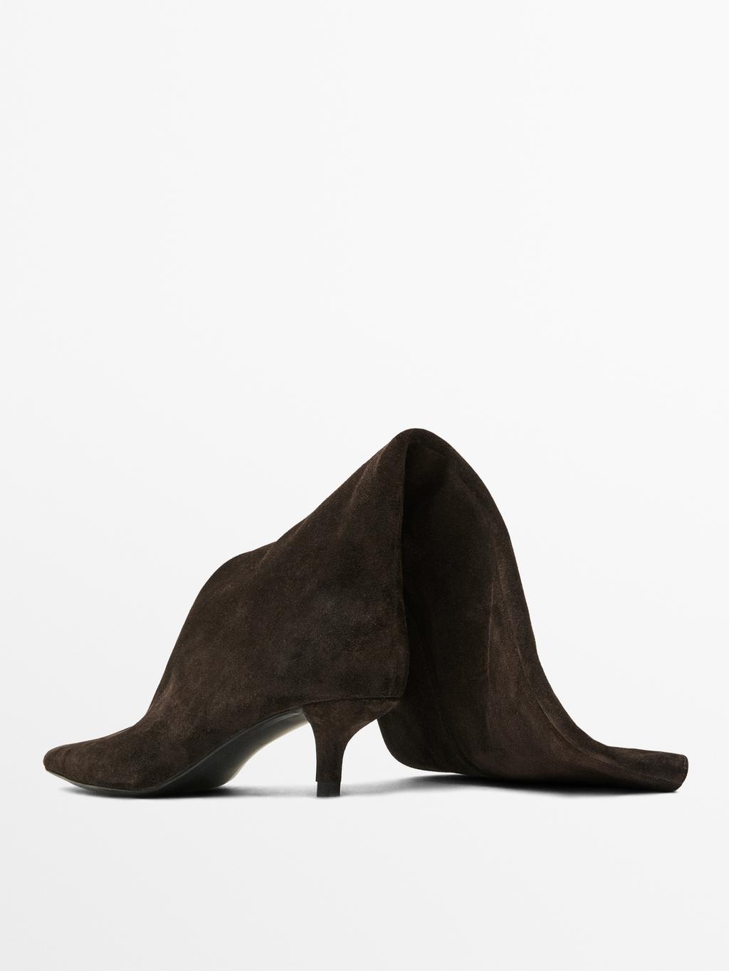 Heeled split leather boots