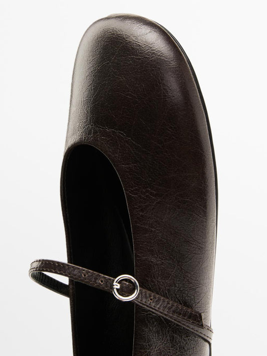 Soft ballet flats with buckle