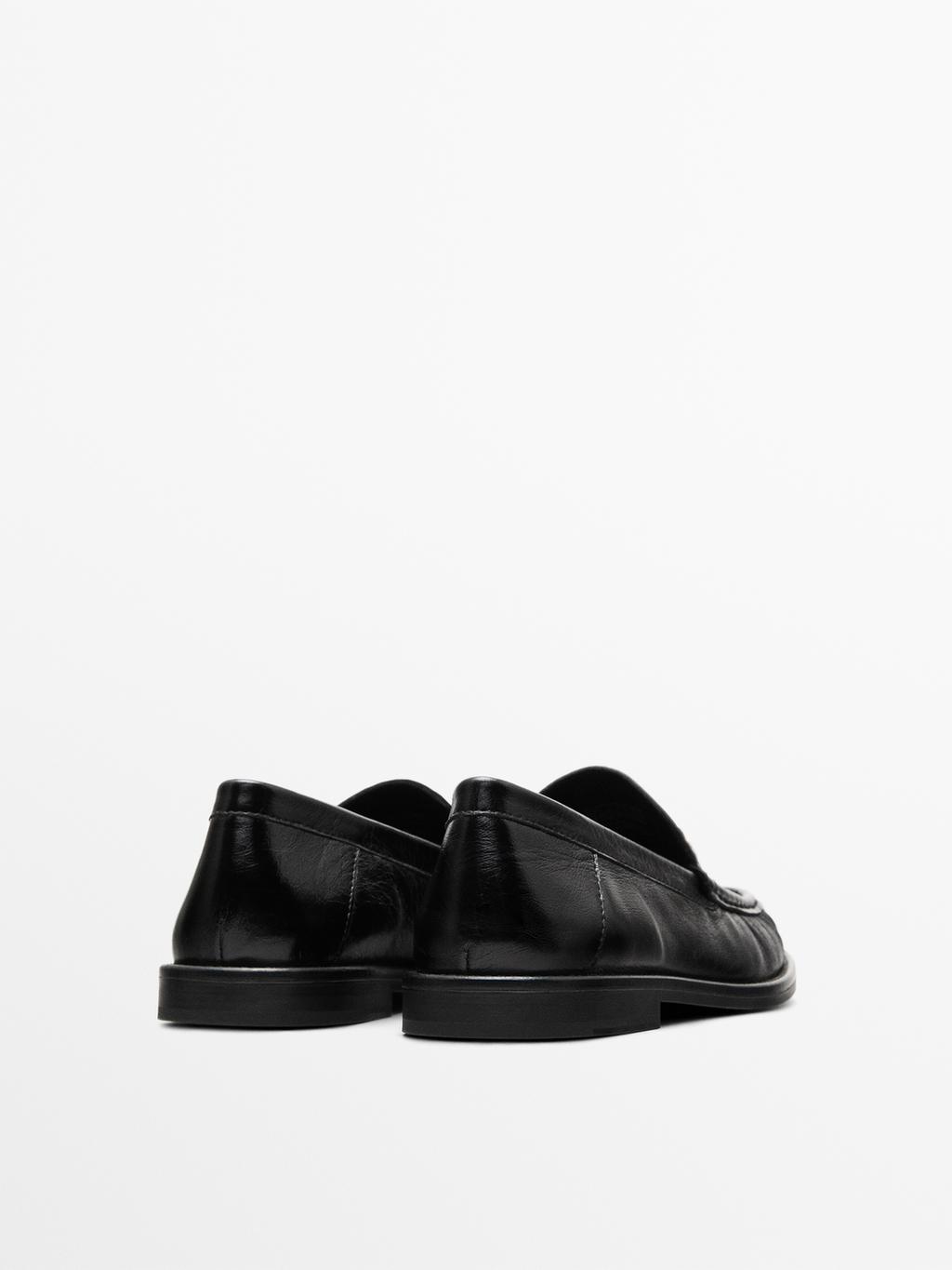 Crackled leather loafers with decorative detail